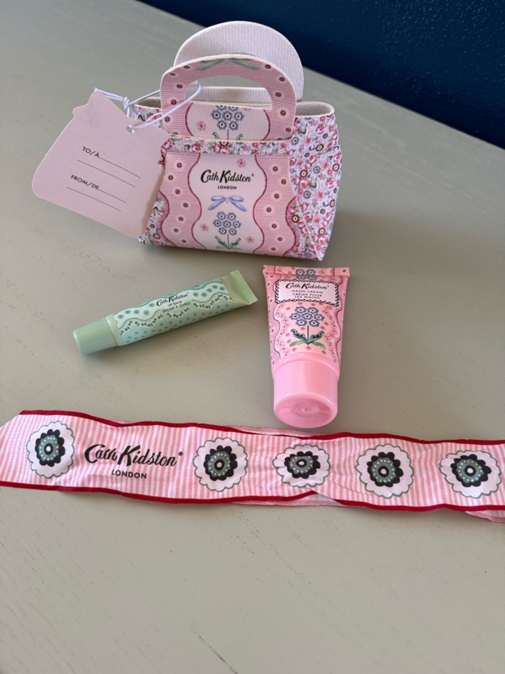 Brand New Cath Kidston London Mini Floral Hand Bag with Hand Cream & Lip Balm